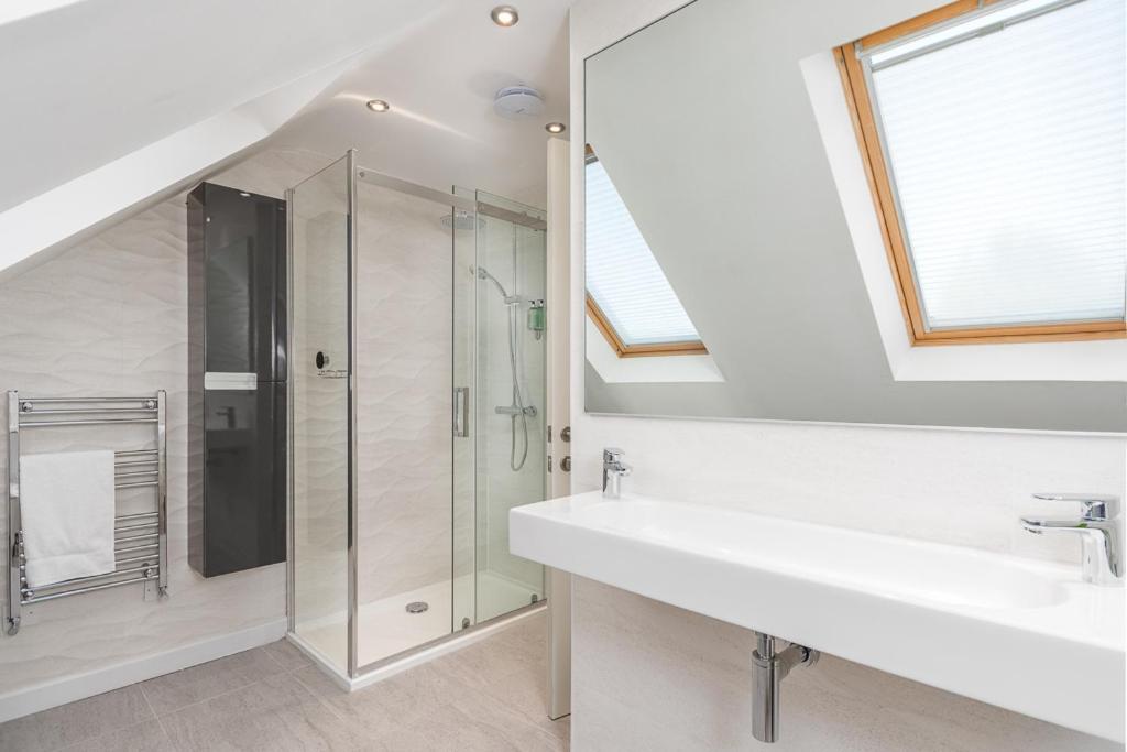 Apartment Castle Townhouse - Private Parking - 24 Hr Gym Access - Town Centre Kenilworth