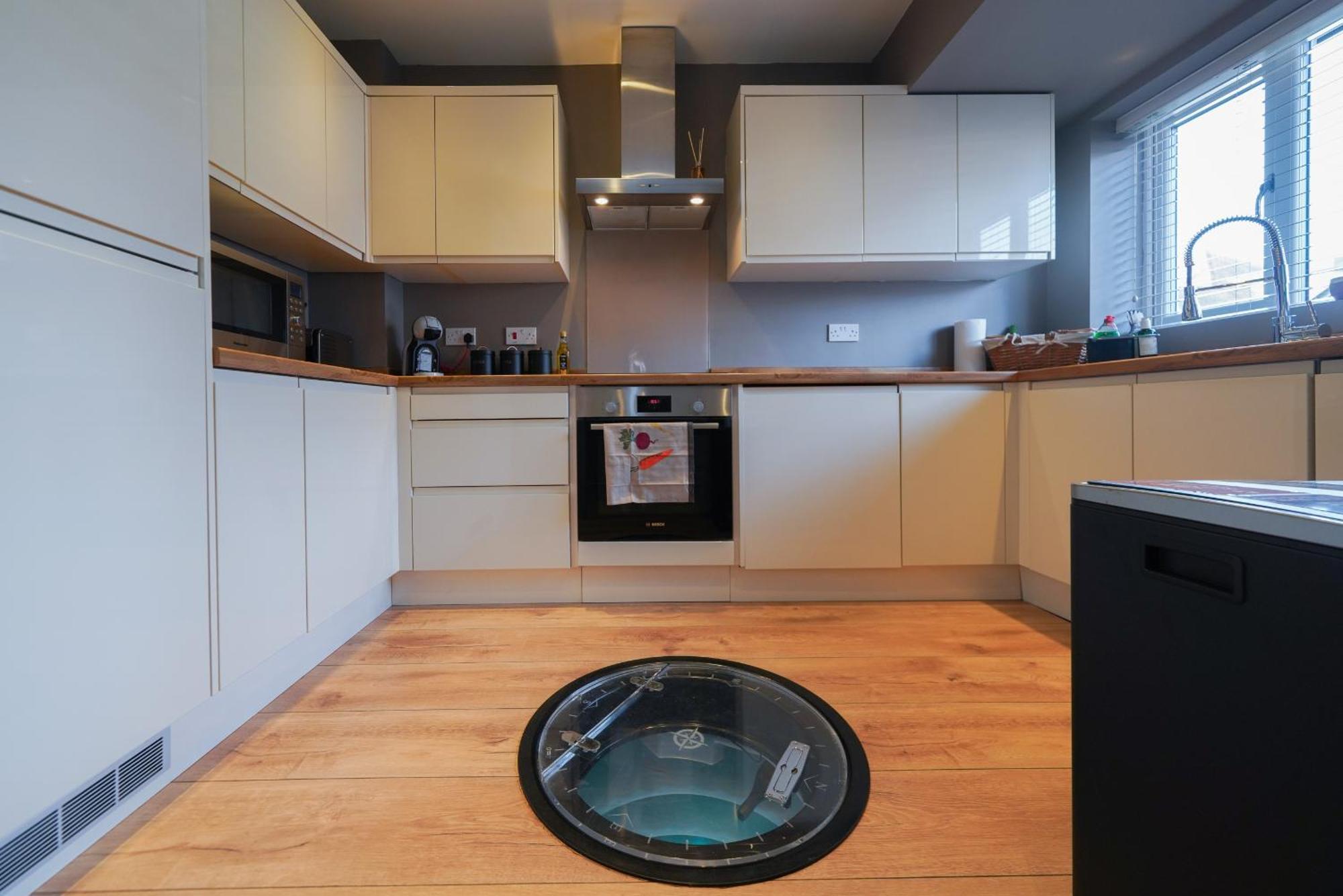 Castle Townhouse - Private Parking - 24 Hr Gym Access - Town Centre * Kenilworth